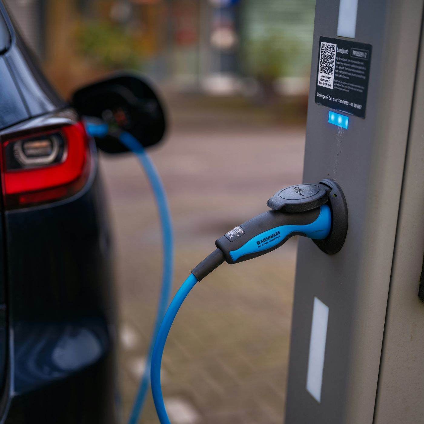 Aeroportul Otopeni va avea şapte staţii de încărcare pentru maşini electrice